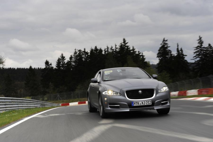  Jaguar XJ SuperSport Nurburgring Taxi 2012 года  (фото 36 из 51)